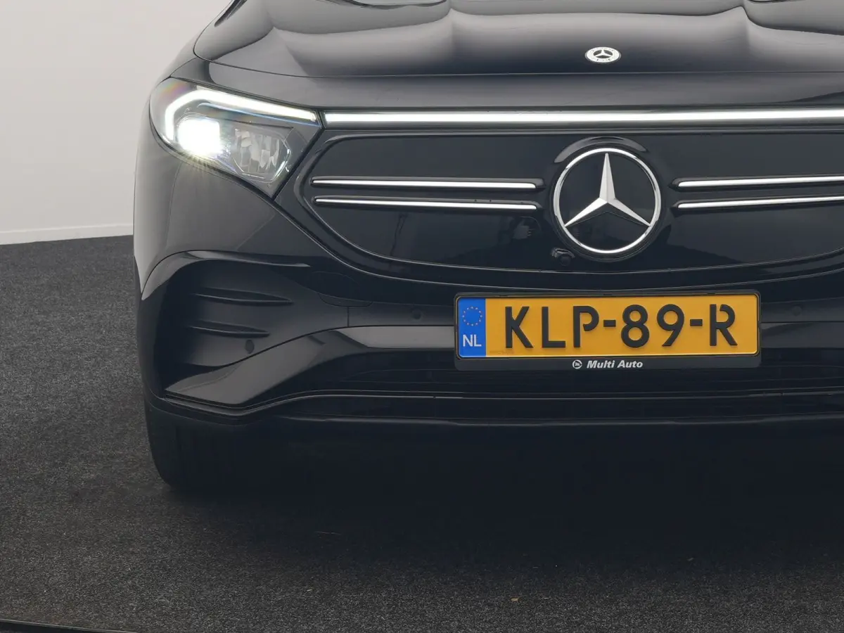 300 4MATIC AMG Line 69,7 kWh 228pk Dealer O.H. | Trekhaak Af Fabriek | Camera | MBUX Widescreen Navi | Alcantara Sportstoelen Verwarmd | Sfeerverlichting | Night Pakket | Cruise Control | Vi