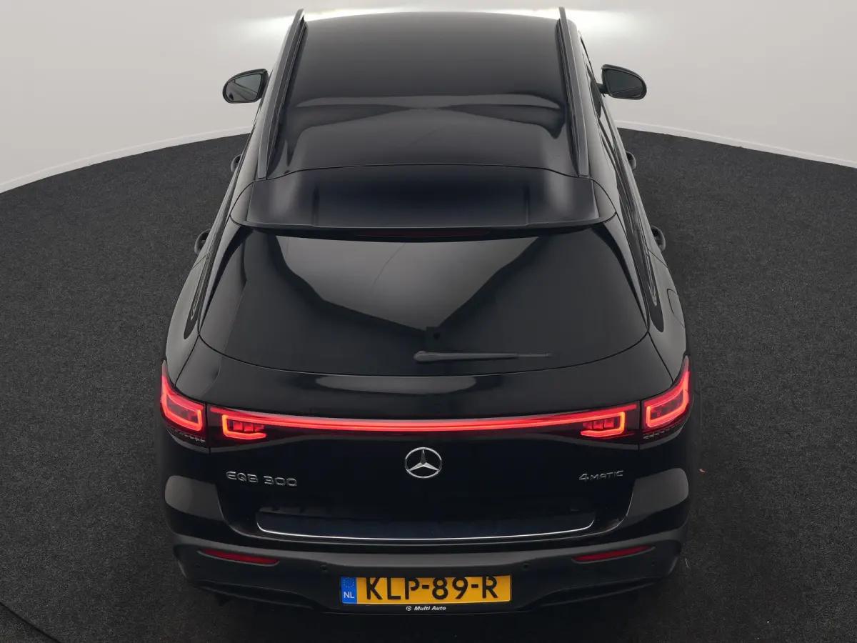 300 4MATIC AMG Line 69,7 kWh 228pk Dealer O.H. | Trekhaak Af Fabriek | Camera | MBUX Widescreen Navi | Alcantara Sportstoelen Verwarmd | Sfeerverlichting | Night Pakket | Cruise Control | Vi