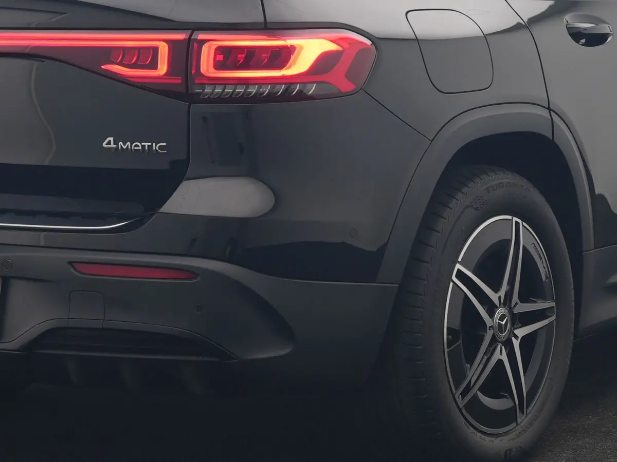 300 4MATIC AMG Line 69,7 kWh 228pk Dealer O.H. | Trekhaak Af Fabriek | Camera | MBUX Widescreen Navi | Alcantara Sportstoelen Verwarmd | Sfeerverlichting | Night Pakket | Cruise Control | Vi