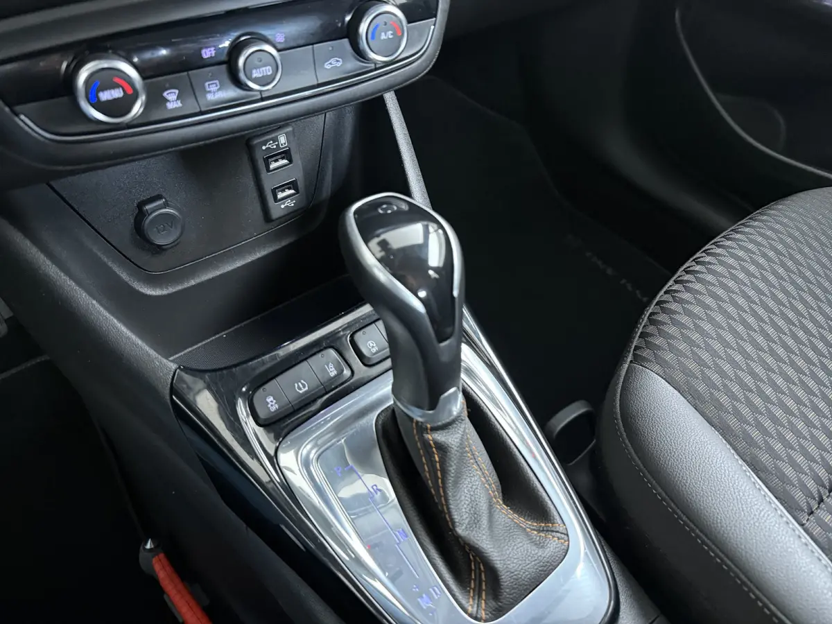 1.2 Turbo Innovation AUTOMAAT / Trekhaak / Navigatie / Carplay / ECC / LED / 16 '' LMV