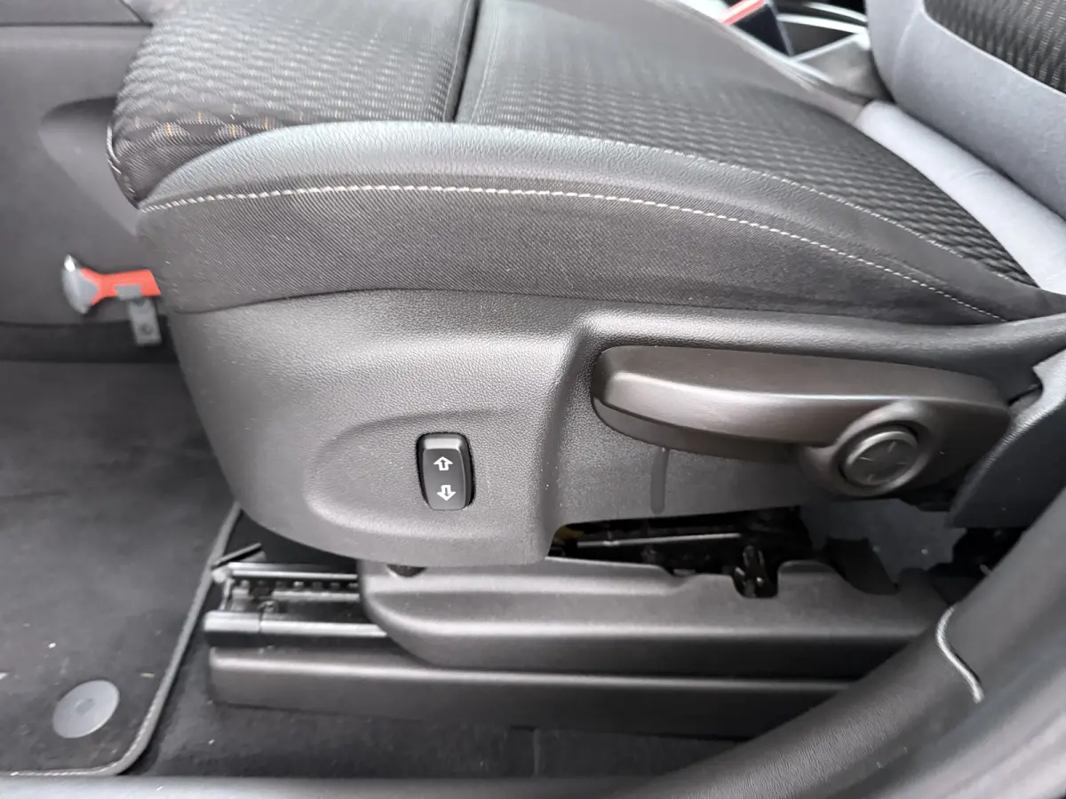 1.2 Turbo Innovation AUTOMAAT / Trekhaak / Navigatie / Carplay / ECC / LED / 16 '' LMV