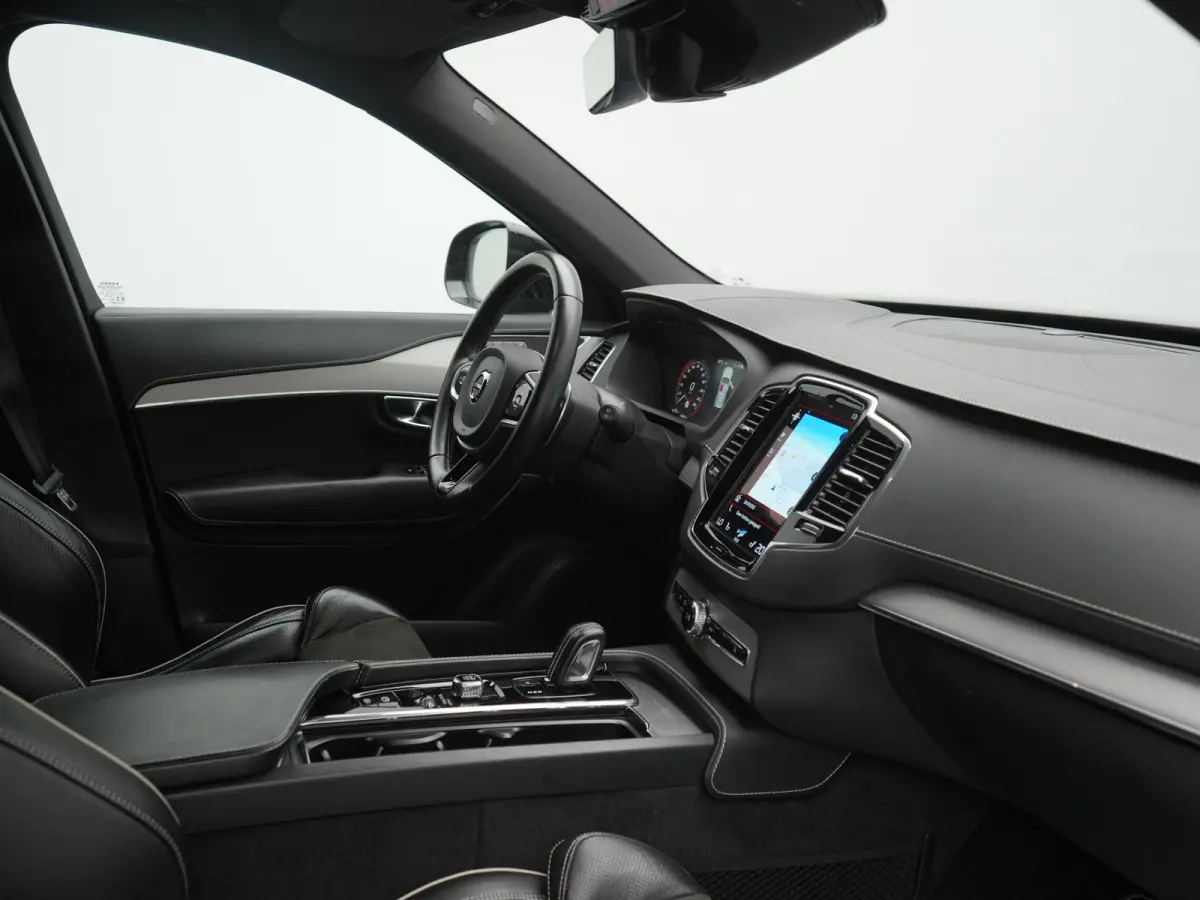 T8 Twin Engine AWD R-Design 7 Persoons PHEV 392pk Dealer O.H | Trekhaak Af Fabriek | Adaptive Cruise | Harman / Kardon | Lederen Sportstoelen Memory & Verwarmd | Apple Carplay | Navigatie | 