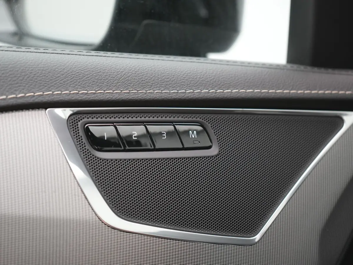 T8 Twin Engine AWD R-Design 7 Persoons PHEV 392pk Dealer O.H | Trekhaak Af Fabriek | Adaptive Cruise | Harman / Kardon | Lederen Sportstoelen Memory & Verwarmd | Apple Carplay | Navigatie | 