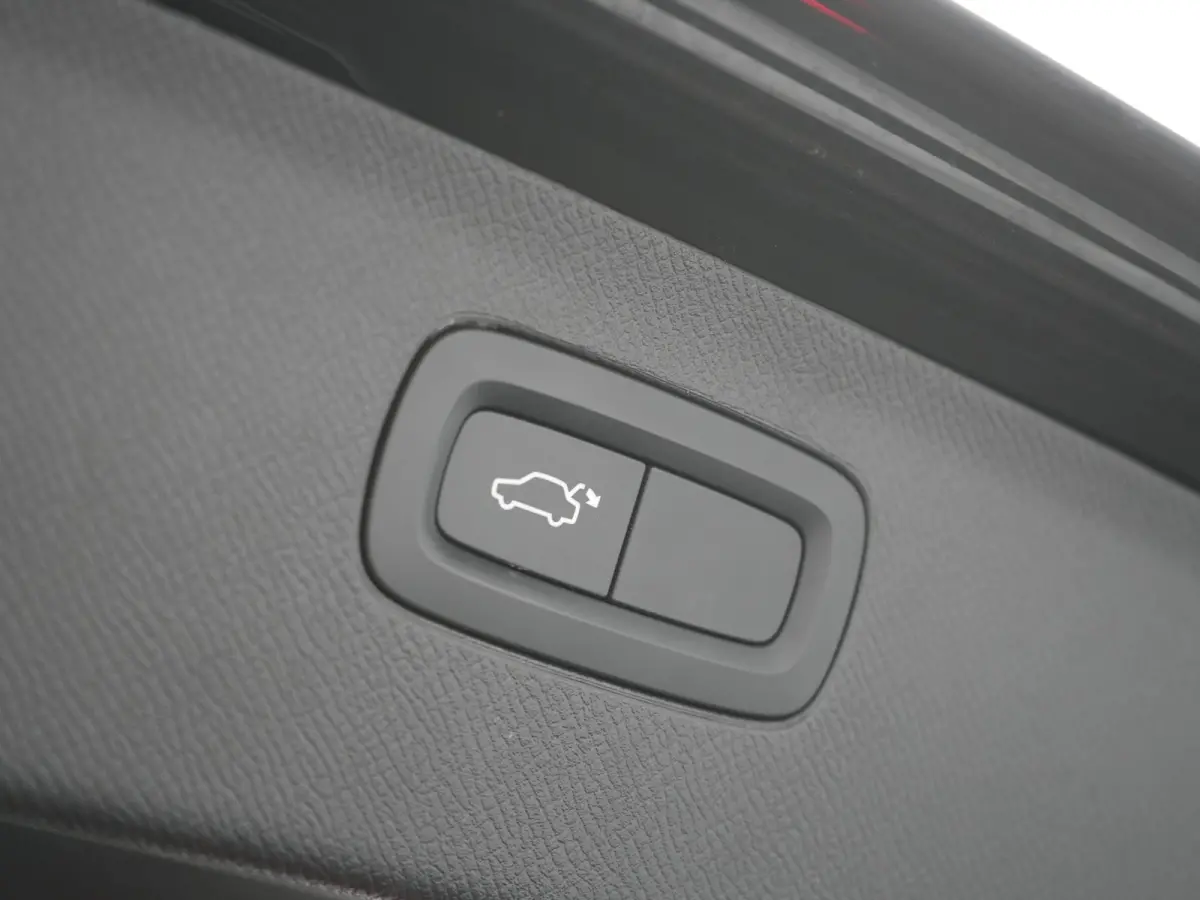 T8 Twin Engine AWD R-Design 7 Persoons PHEV 392pk Dealer O.H | Trekhaak Af Fabriek | Adaptive Cruise | Harman / Kardon | Lederen Sportstoelen Memory & Verwarmd | Apple Carplay | Navigatie | 