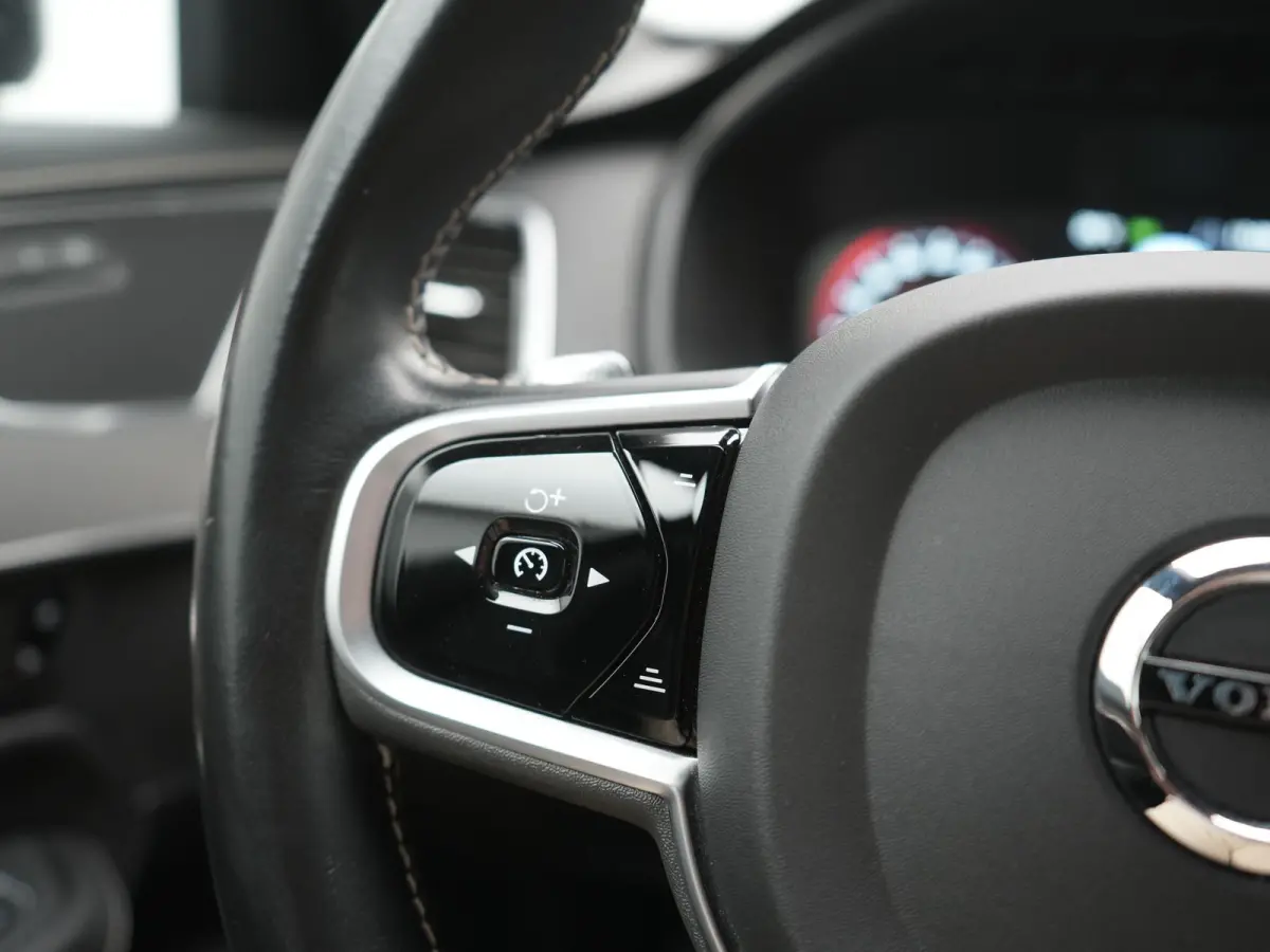 T8 Twin Engine AWD R-Design 7 Persoons PHEV 392pk Dealer O.H | Trekhaak Af Fabriek | Adaptive Cruise | Harman / Kardon | Lederen Sportstoelen Memory & Verwarmd | Apple Carplay | Navigatie | 