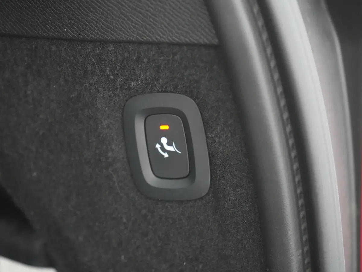 T8 Twin Engine AWD R-Design 7 Persoons PHEV 392pk Dealer O.H | Trekhaak Af Fabriek | Adaptive Cruise | Harman / Kardon | Lederen Sportstoelen Memory & Verwarmd | Apple Carplay | Navigatie | 