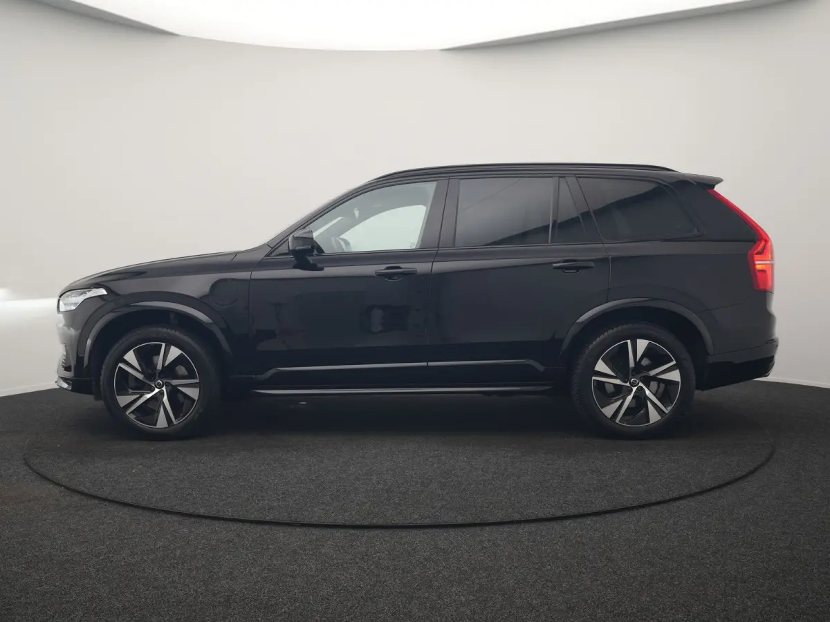 T8 Twin Engine AWD R-Design 7 Persoons PHEV 392pk Dealer O.H | Trekhaak Af Fabriek | Adaptive Cruise | Harman / Kardon | Lederen Sportstoelen Memory & Verwarmd | Apple Carplay | Navigatie | 