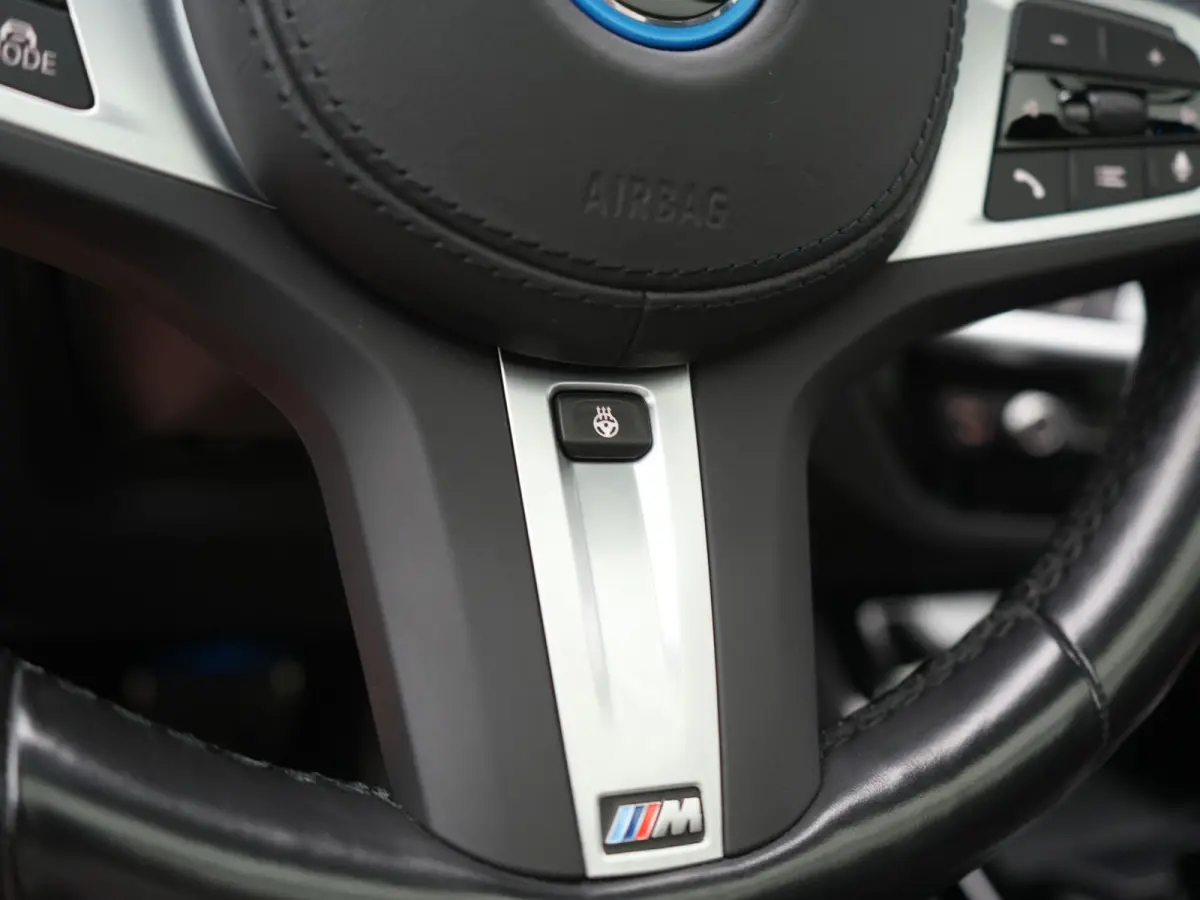 M Sport High Executive 80 kWh 286pk Dealer O.H | Trekhaak Af Fabriek | Panodak | Laser LED | Head Up | Adaptive Cruise | 360 Camera | Lederen Sportstoelen Memory & Verwarmd | Harman / Kardon