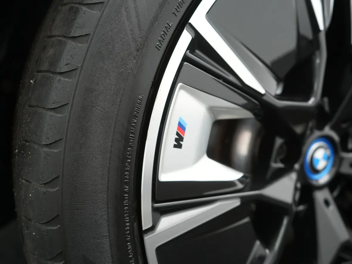 M Sport High Executive 80 kWh 286pk Dealer O.H | Trekhaak Af Fabriek | Panodak | Laser LED | Head Up | Adaptive Cruise | 360 Camera | Lederen Sportstoelen Memory & Verwarmd | Harman / Kardon