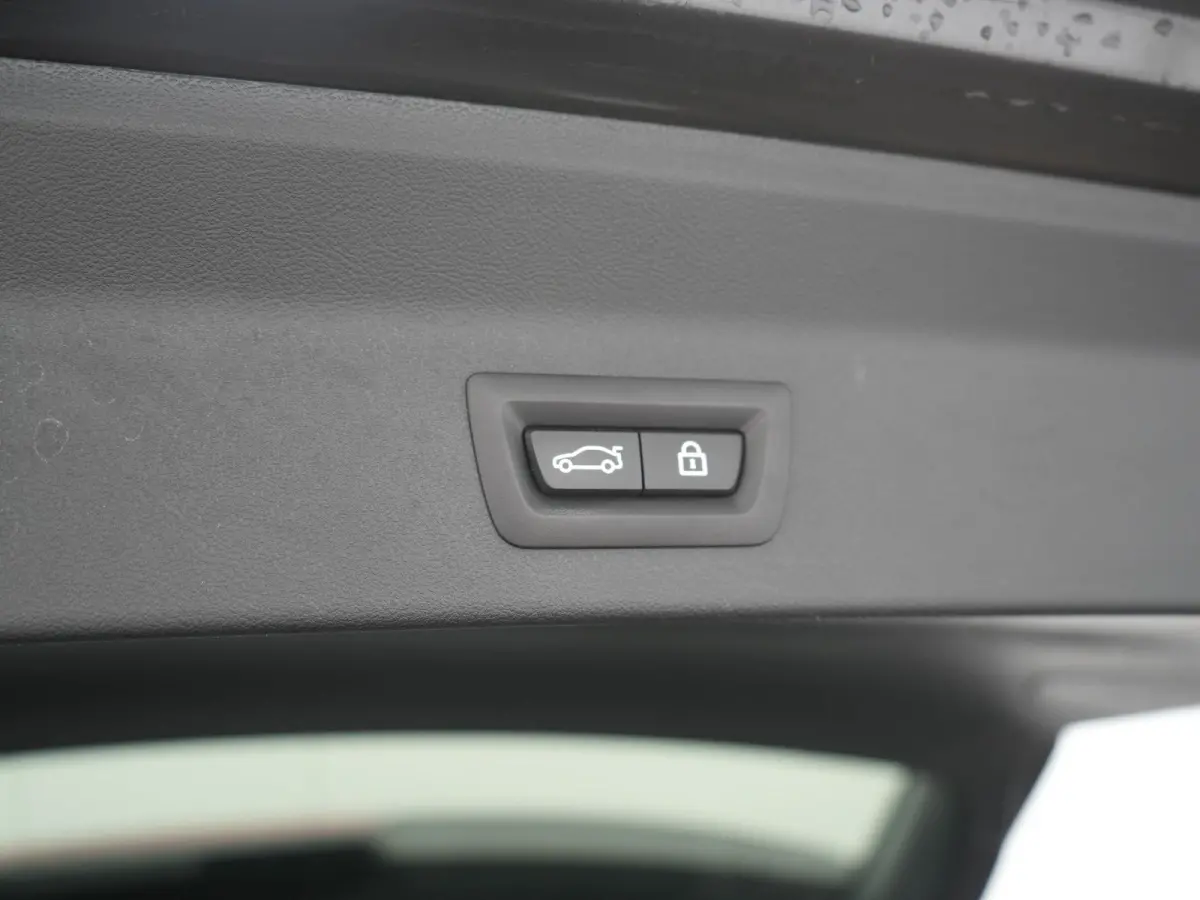 M Sport High Executive 80 kWh 286pk Dealer O.H | Trekhaak Af Fabriek | Panodak | Laser LED | Head Up | Adaptive Cruise | 360 Camera | Lederen Sportstoelen Memory & Verwarmd | Harman / Kardon