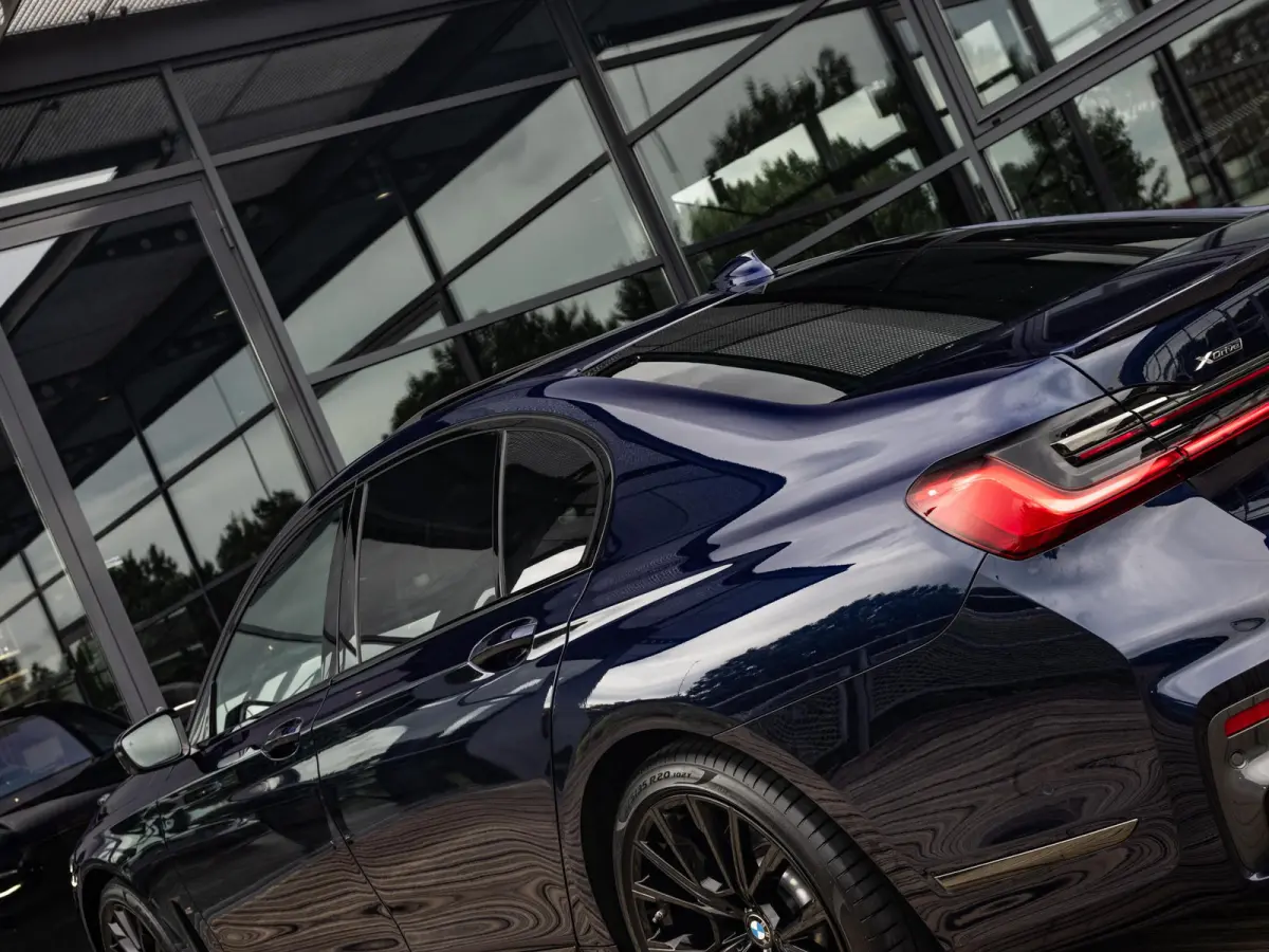 750i xDrive High Executive | M-SPORT | TANSANITBLAU | INTEGRAL ACTIVE STEERING | STOELMASSAGE | STOELVENTILATIE | SCHUIF-KANTELDAK | TREKHAAK | HEAD-UP | SOFTCLOSE | DRIVING ASSIST.PROF | HA