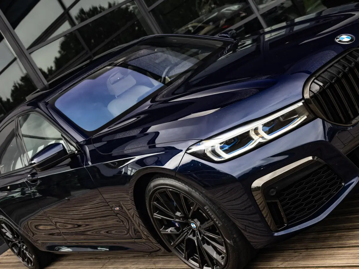 750i xDrive High Executive | M-SPORT | TANSANITBLAU | INTEGRAL ACTIVE STEERING | STOELMASSAGE | STOELVENTILATIE | SCHUIF-KANTELDAK | TREKHAAK | HEAD-UP | SOFTCLOSE | DRIVING ASSIST.PROF | HA