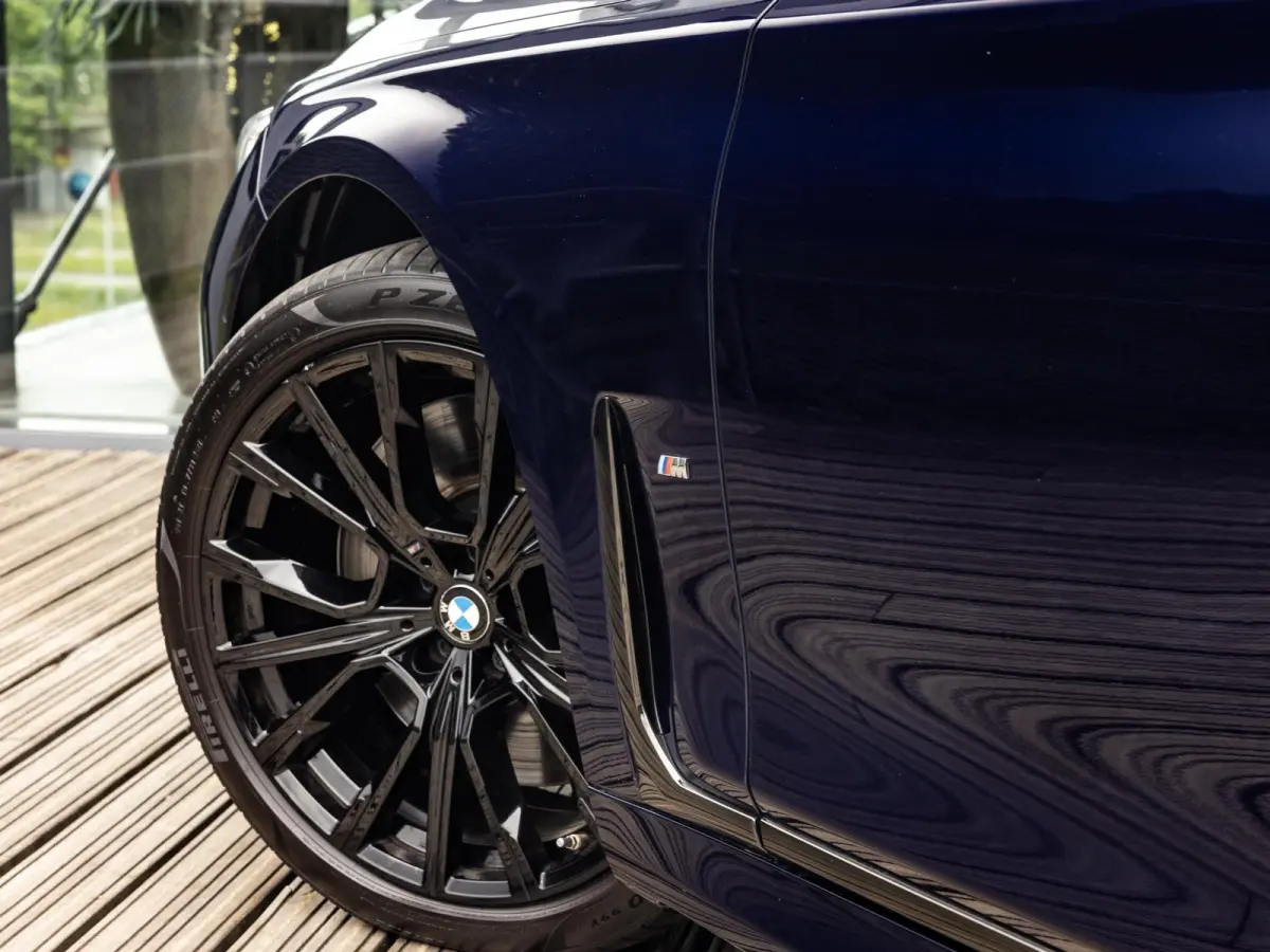 750i xDrive High Executive | M-SPORT | TANSANITBLAU | INTEGRAL ACTIVE STEERING | STOELMASSAGE | STOELVENTILATIE | SCHUIF-KANTELDAK | TREKHAAK | HEAD-UP | SOFTCLOSE | DRIVING ASSIST.PROF | HA