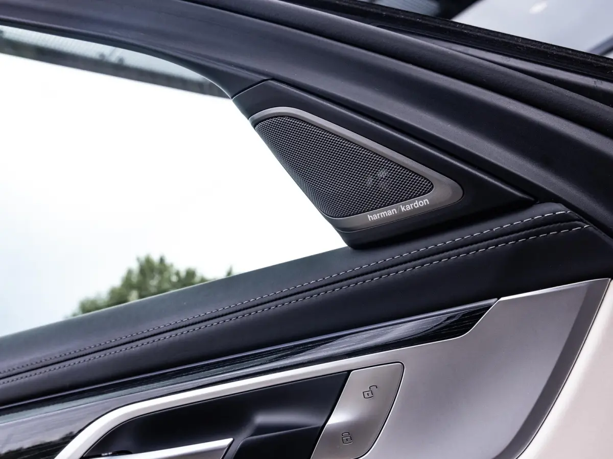 750i xDrive High Executive | M-SPORT | TANSANITBLAU | INTEGRAL ACTIVE STEERING | STOELMASSAGE | STOELVENTILATIE | SCHUIF-KANTELDAK | TREKHAAK | HEAD-UP | SOFTCLOSE | DRIVING ASSIST.PROF | HA
