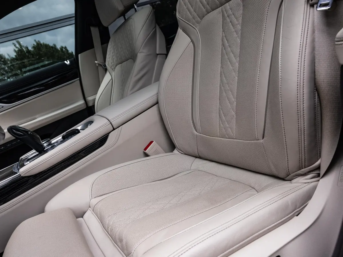 750i xDrive High Executive | M-SPORT | TANSANITBLAU | INTEGRAL ACTIVE STEERING | STOELMASSAGE | STOELVENTILATIE | SCHUIF-KANTELDAK | TREKHAAK | HEAD-UP | SOFTCLOSE | DRIVING ASSIST.PROF | HA