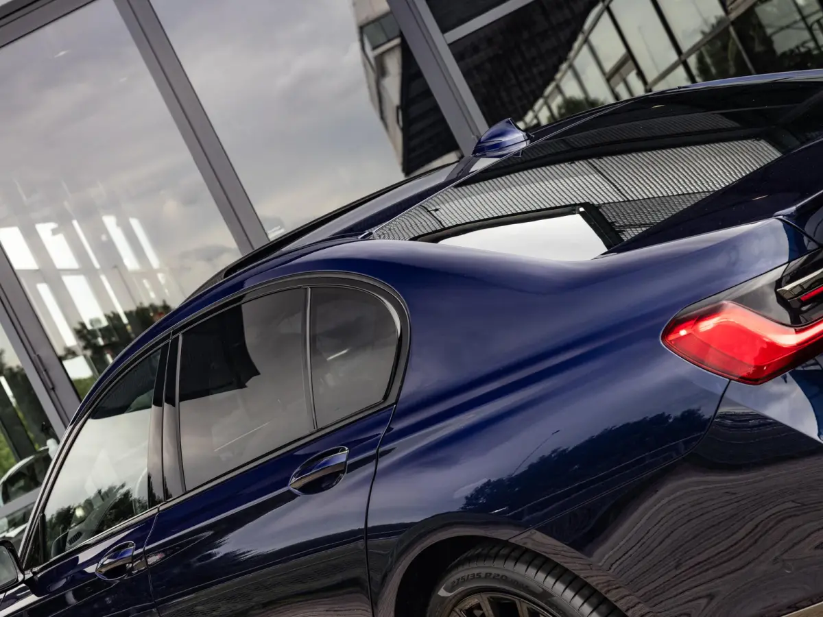 750i xDrive High Executive | M-SPORT | TANSANITBLAU | INTEGRAL ACTIVE STEERING | STOELMASSAGE | STOELVENTILATIE | SCHUIF-KANTELDAK | TREKHAAK | HEAD-UP | SOFTCLOSE | DRIVING ASSIST.PROF | HA