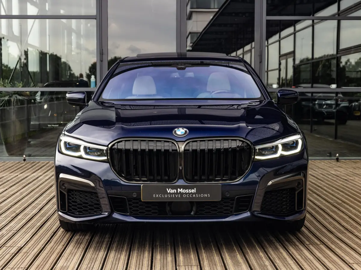 750i xDrive High Executive | M-SPORT | TANSANITBLAU | INTEGRAL ACTIVE STEERING | STOELMASSAGE | STOELVENTILATIE | SCHUIF-KANTELDAK | TREKHAAK | HEAD-UP | SOFTCLOSE | DRIVING ASSIST.PROF | HA