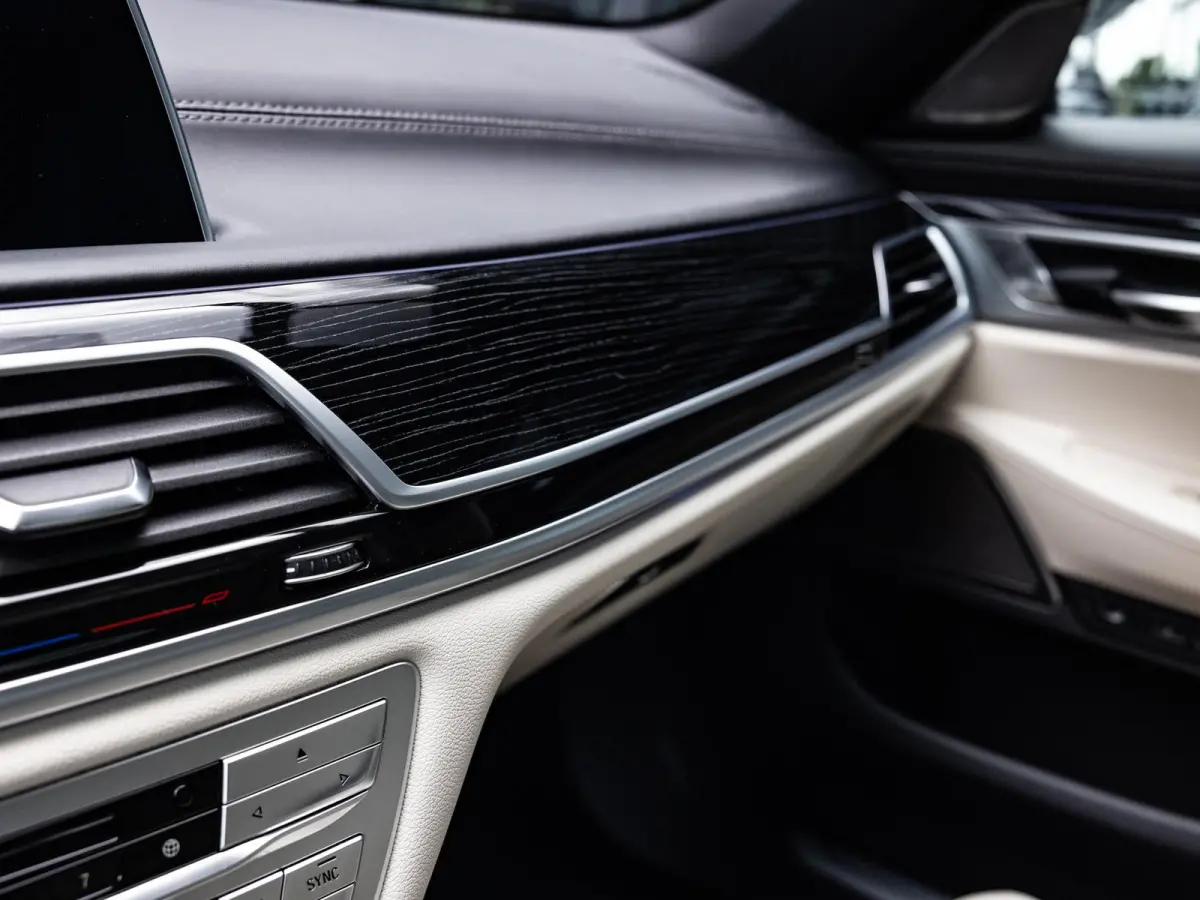 750i xDrive High Executive | M-SPORT | TANSANITBLAU | INTEGRAL ACTIVE STEERING | STOELMASSAGE | STOELVENTILATIE | SCHUIF-KANTELDAK | TREKHAAK | HEAD-UP | SOFTCLOSE | DRIVING ASSIST.PROF | HA