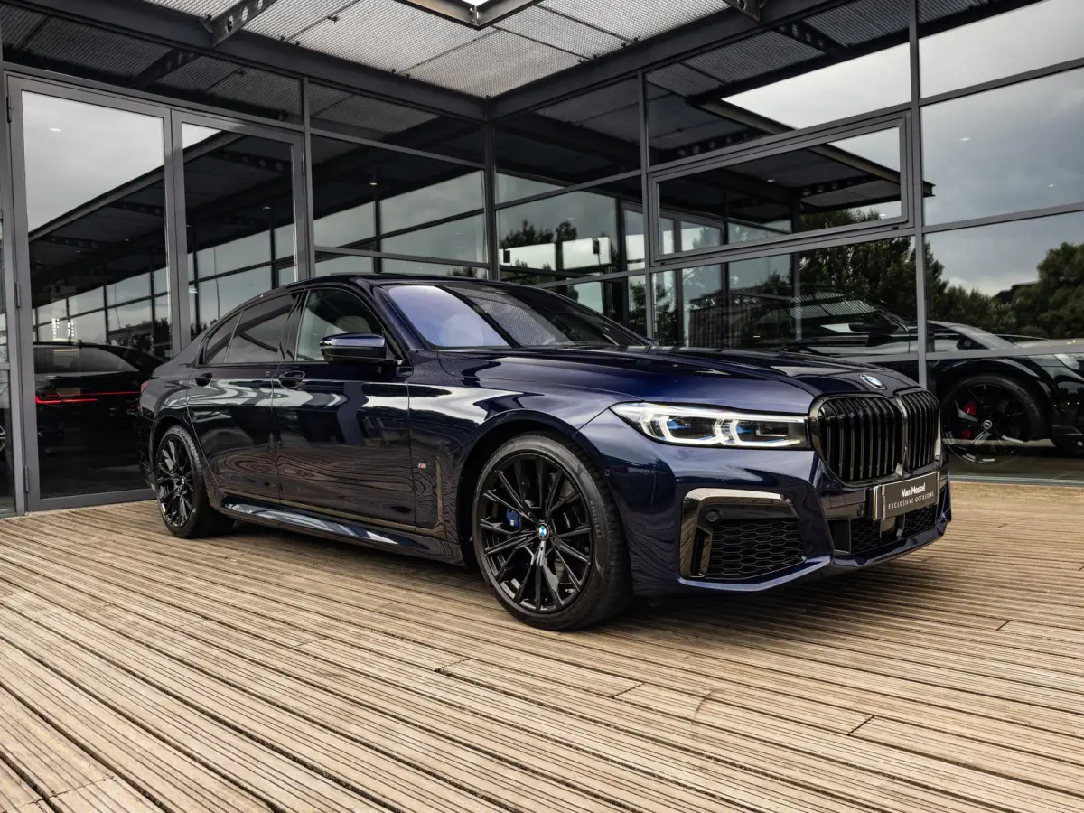 750i xDrive High Executive | M-SPORT | TANSANITBLAU | INTEGRAL ACTIVE STEERING | STOELMASSAGE | STOELVENTILATIE | SCHUIF-KANTELDAK | TREKHAAK | HEAD-UP | SOFTCLOSE | DRIVING ASSIST.PROF | HA