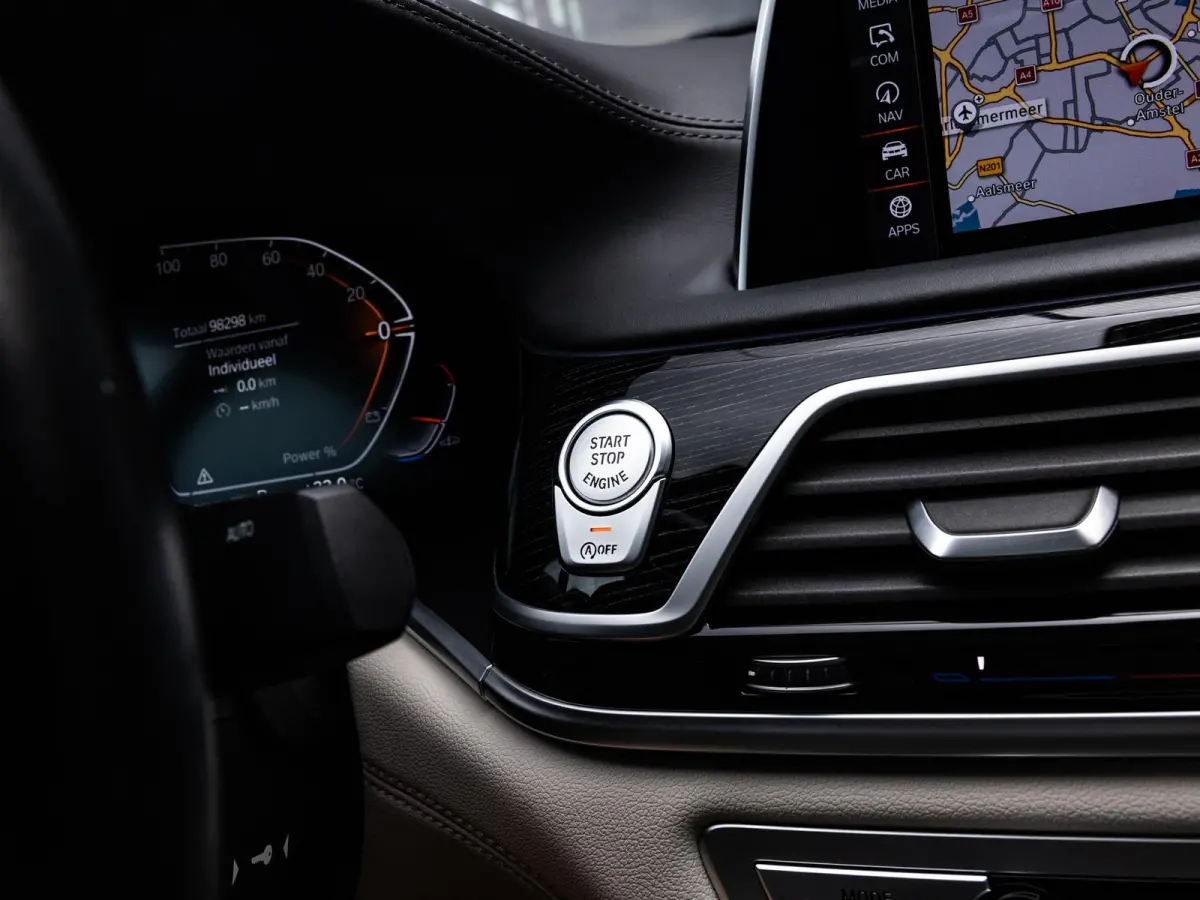 750i xDrive High Executive | M-SPORT | TANSANITBLAU | INTEGRAL ACTIVE STEERING | STOELMASSAGE | STOELVENTILATIE | SCHUIF-KANTELDAK | TREKHAAK | HEAD-UP | SOFTCLOSE | DRIVING ASSIST.PROF | HA