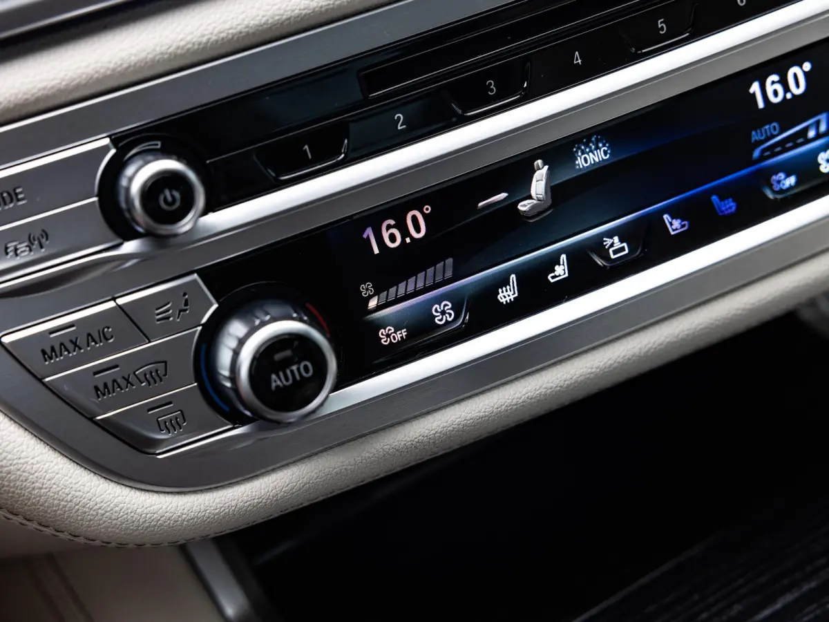 750i xDrive High Executive | M-SPORT | TANSANITBLAU | INTEGRAL ACTIVE STEERING | STOELMASSAGE | STOELVENTILATIE | SCHUIF-KANTELDAK | TREKHAAK | HEAD-UP | SOFTCLOSE | DRIVING ASSIST.PROF | HA