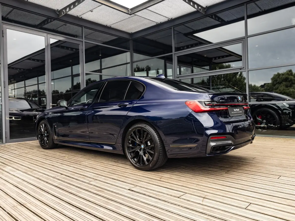 750i xDrive High Executive | M-SPORT | TANSANITBLAU | INTEGRAL ACTIVE STEERING | STOELMASSAGE | STOELVENTILATIE | SCHUIF-KANTELDAK | TREKHAAK | HEAD-UP | SOFTCLOSE | DRIVING ASSIST.PROF | HA