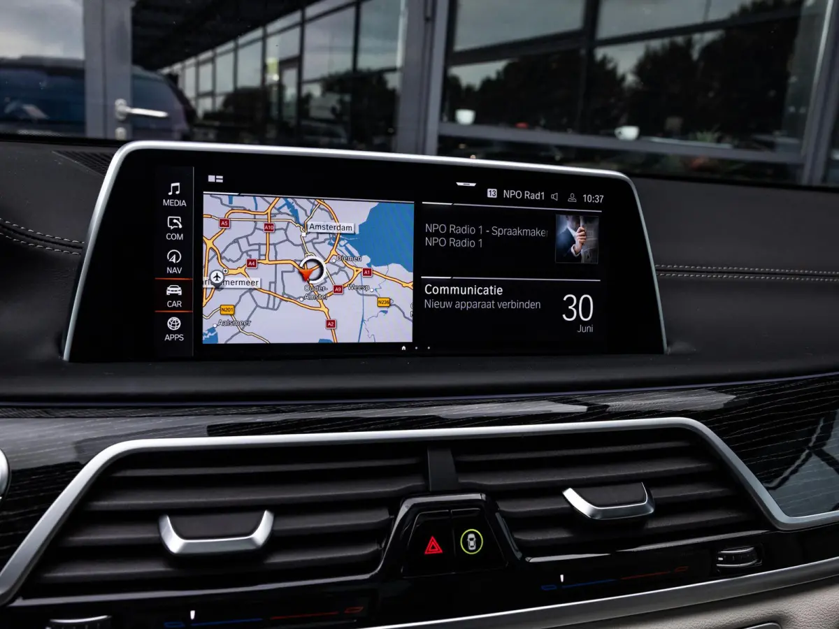 750i xDrive High Executive | M-SPORT | TANSANITBLAU | INTEGRAL ACTIVE STEERING | STOELMASSAGE | STOELVENTILATIE | SCHUIF-KANTELDAK | TREKHAAK | HEAD-UP | SOFTCLOSE | DRIVING ASSIST.PROF | HA