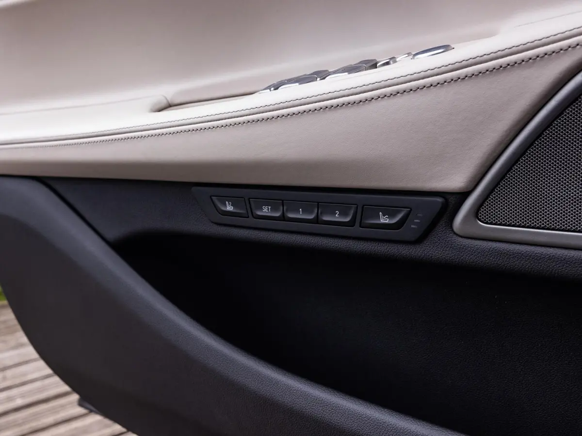 750i xDrive High Executive | M-SPORT | TANSANITBLAU | INTEGRAL ACTIVE STEERING | STOELMASSAGE | STOELVENTILATIE | SCHUIF-KANTELDAK | TREKHAAK | HEAD-UP | SOFTCLOSE | DRIVING ASSIST.PROF | HA