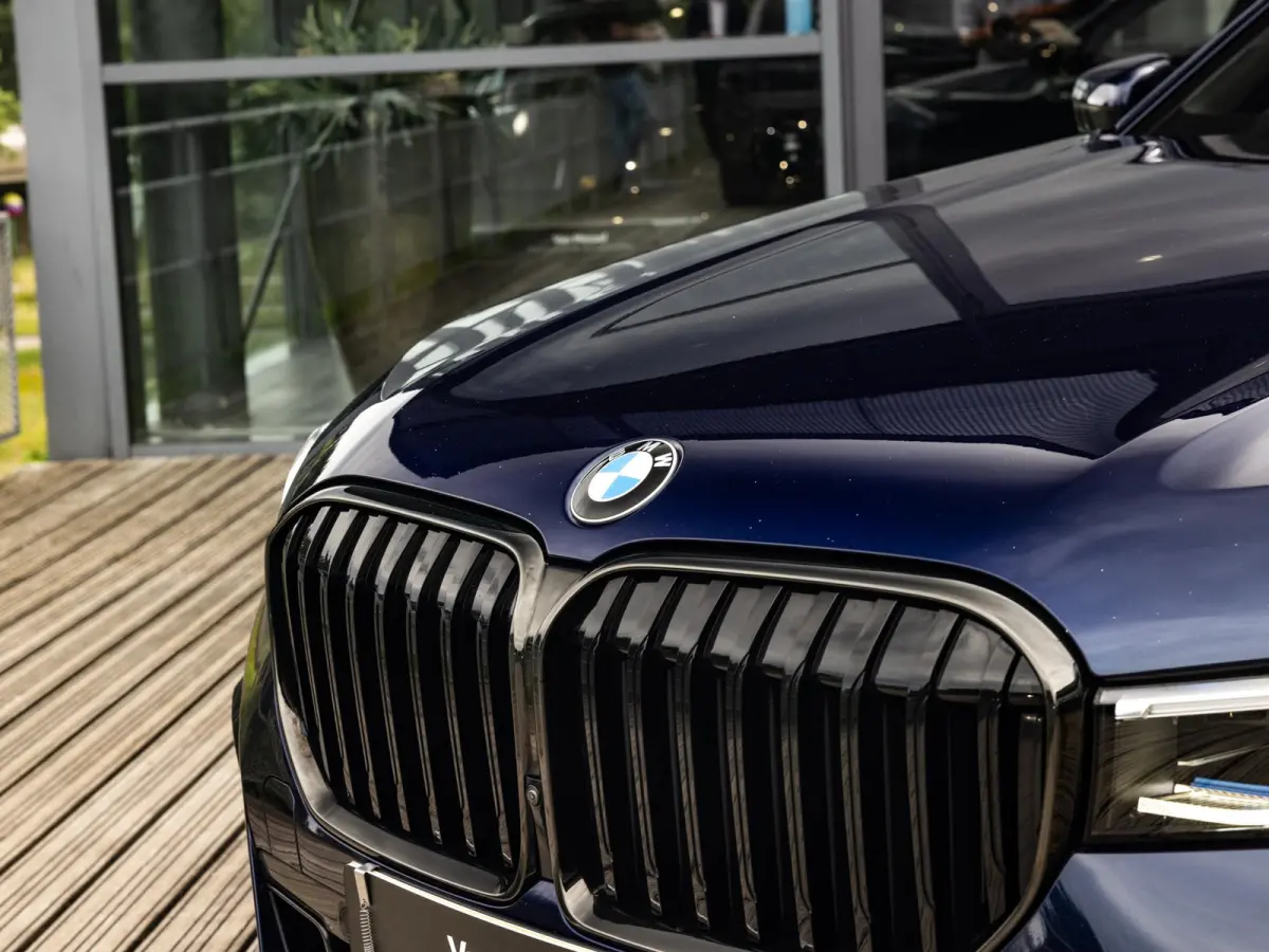 750i xDrive High Executive | M-SPORT | TANSANITBLAU | INTEGRAL ACTIVE STEERING | STOELMASSAGE | STOELVENTILATIE | SCHUIF-KANTELDAK | TREKHAAK | HEAD-UP | SOFTCLOSE | DRIVING ASSIST.PROF | HA
