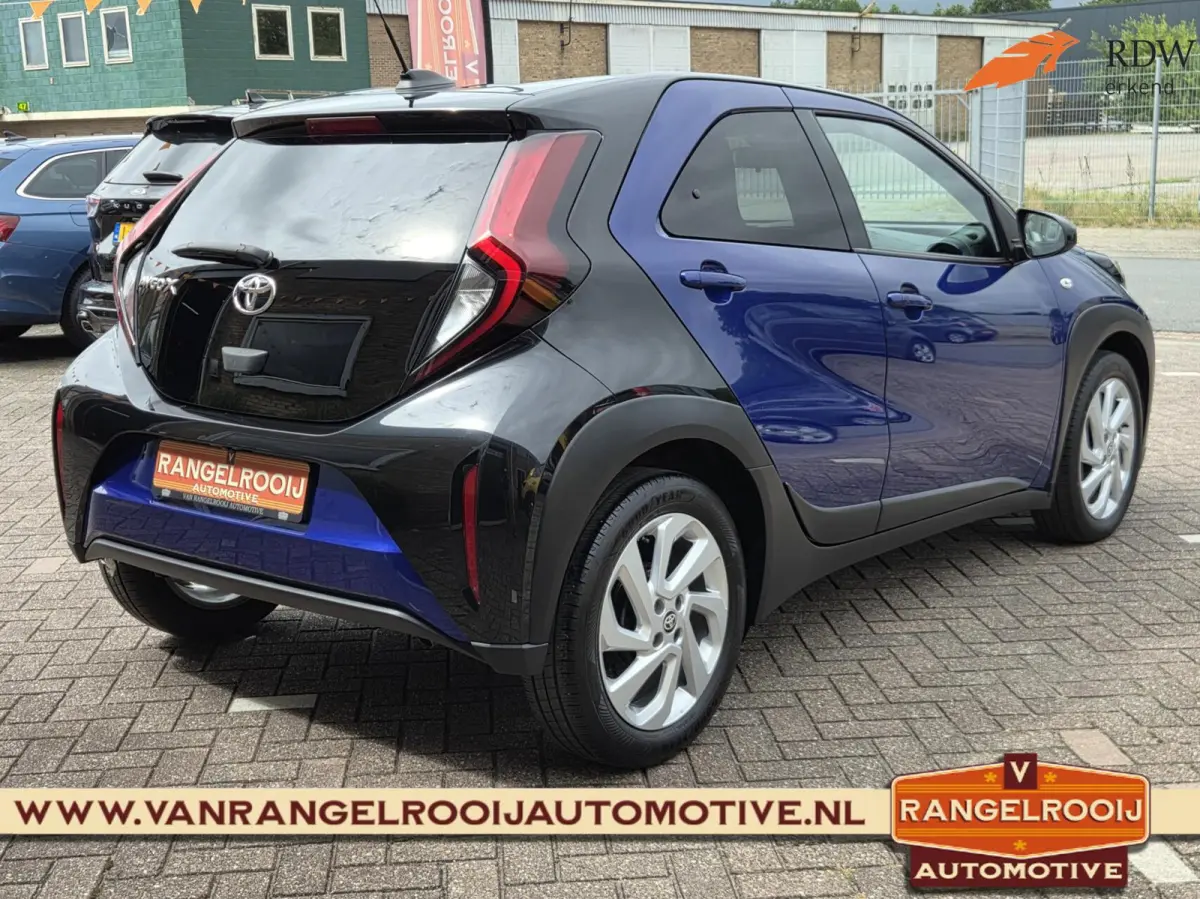 1.0 VVT-i Pulse, ACC, stoelverw., clima, camera, 17" lmv