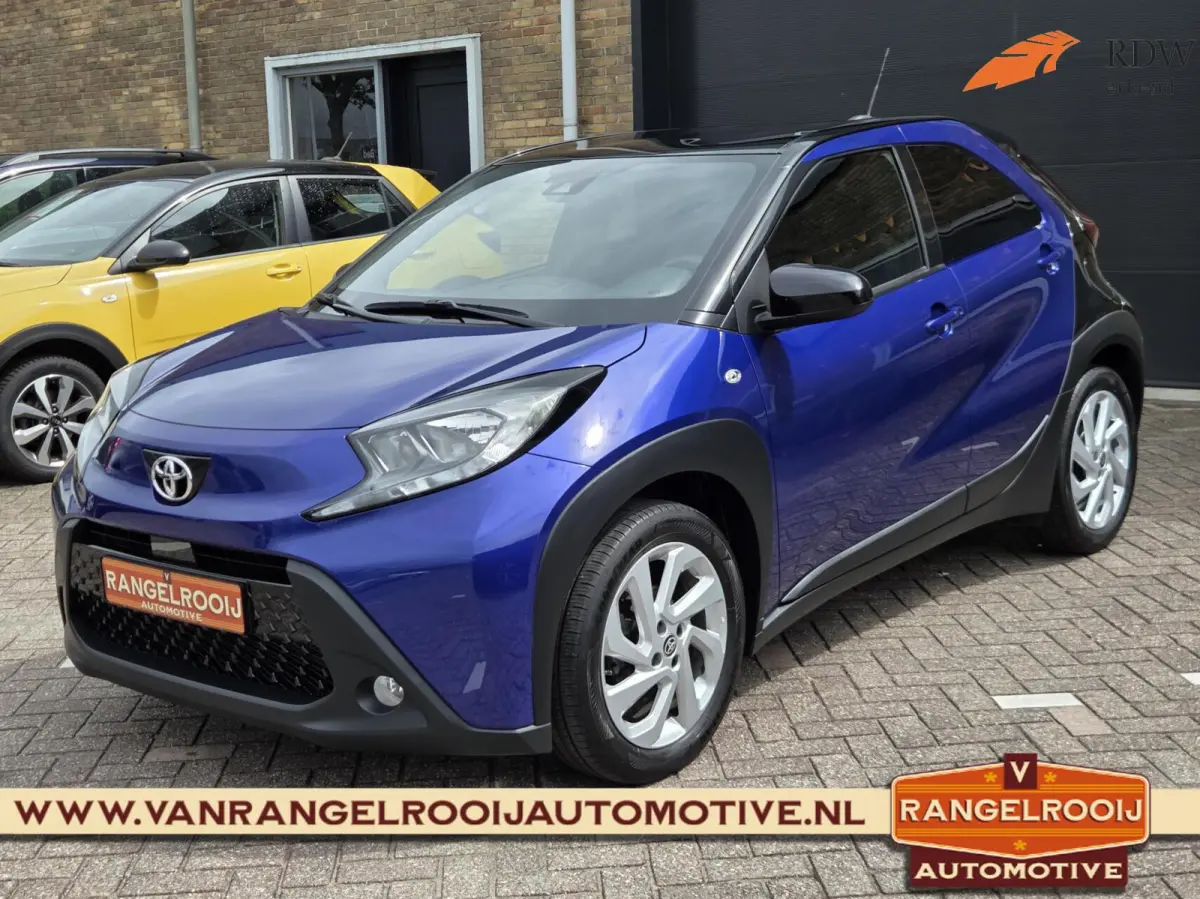 1.0 VVT-i Pulse, ACC, stoelverw., clima, camera, 17" lmv