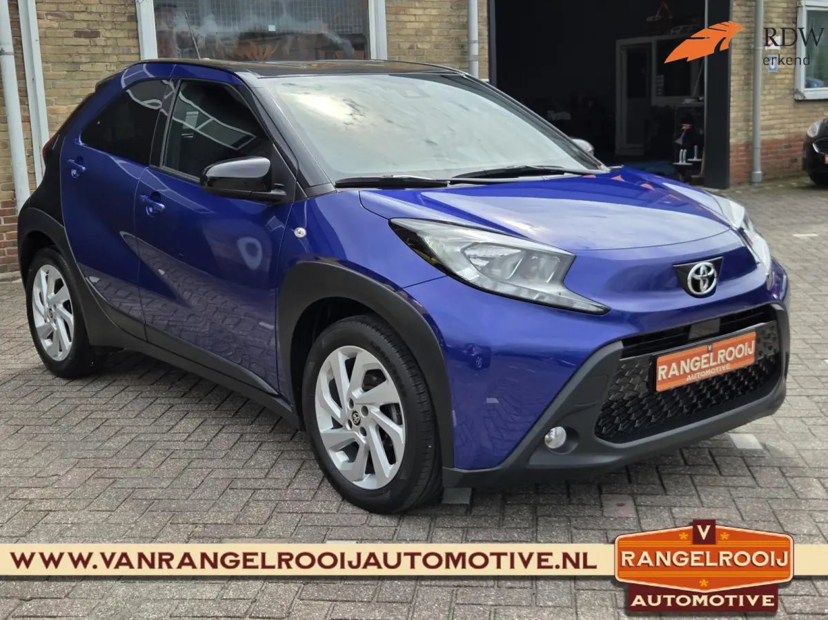 1.0 VVT-i Pulse, ACC, stoelverw., clima, camera, 17" lmv