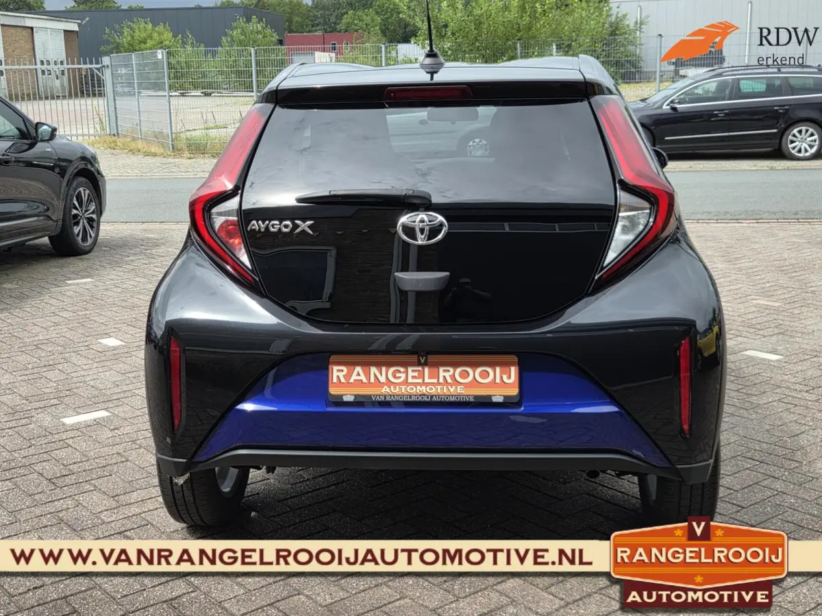 1.0 VVT-i Pulse, ACC, stoelverw., clima, camera, 17" lmv