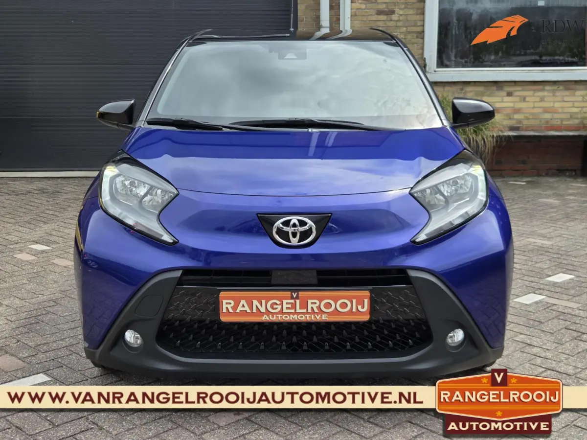1.0 VVT-i Pulse, ACC, stoelverw., clima, camera, 17" lmv