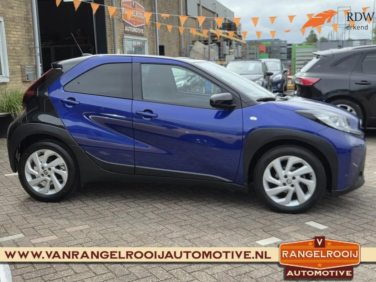 1.0 VVT-i Pulse, ACC, stoelverw., clima, camera, 17" lmv