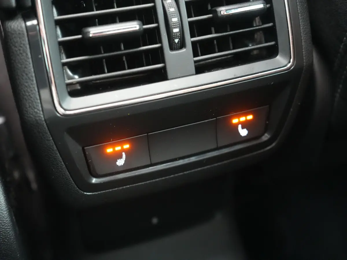 1.5 TSI ACT Sportline DSG 150pk Dealer O.H | Panodak | Adaptive Cruise | Camera | RS Sportstoelen Verwarmd | Blis | Keyless | Apple Carplay | Black Optic | Virtual | Navigatie | DAB | 18"L.M