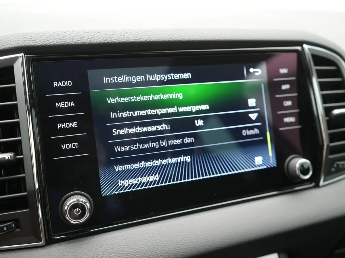 1.5 TSI ACT Sportline DSG 150pk Dealer O.H | Panodak | Adaptive Cruise | Camera | RS Sportstoelen Verwarmd | Blis | Keyless | Apple Carplay | Black Optic | Virtual | Navigatie | DAB | 18"L.M