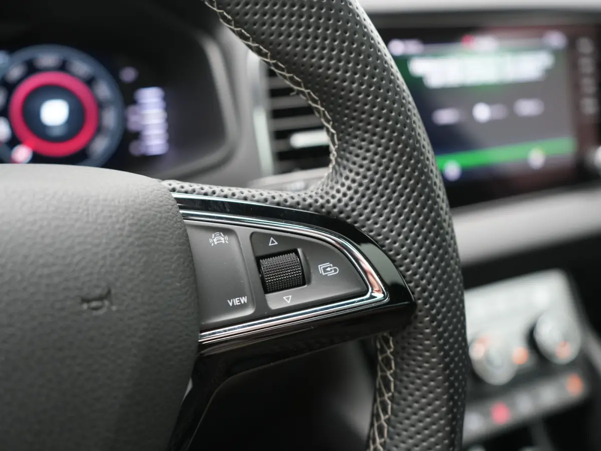 1.5 TSI ACT Sportline DSG 150pk Dealer O.H | Panodak | Adaptive Cruise | Camera | RS Sportstoelen Verwarmd | Blis | Keyless | Apple Carplay | Black Optic | Virtual | Navigatie | DAB | 18"L.M