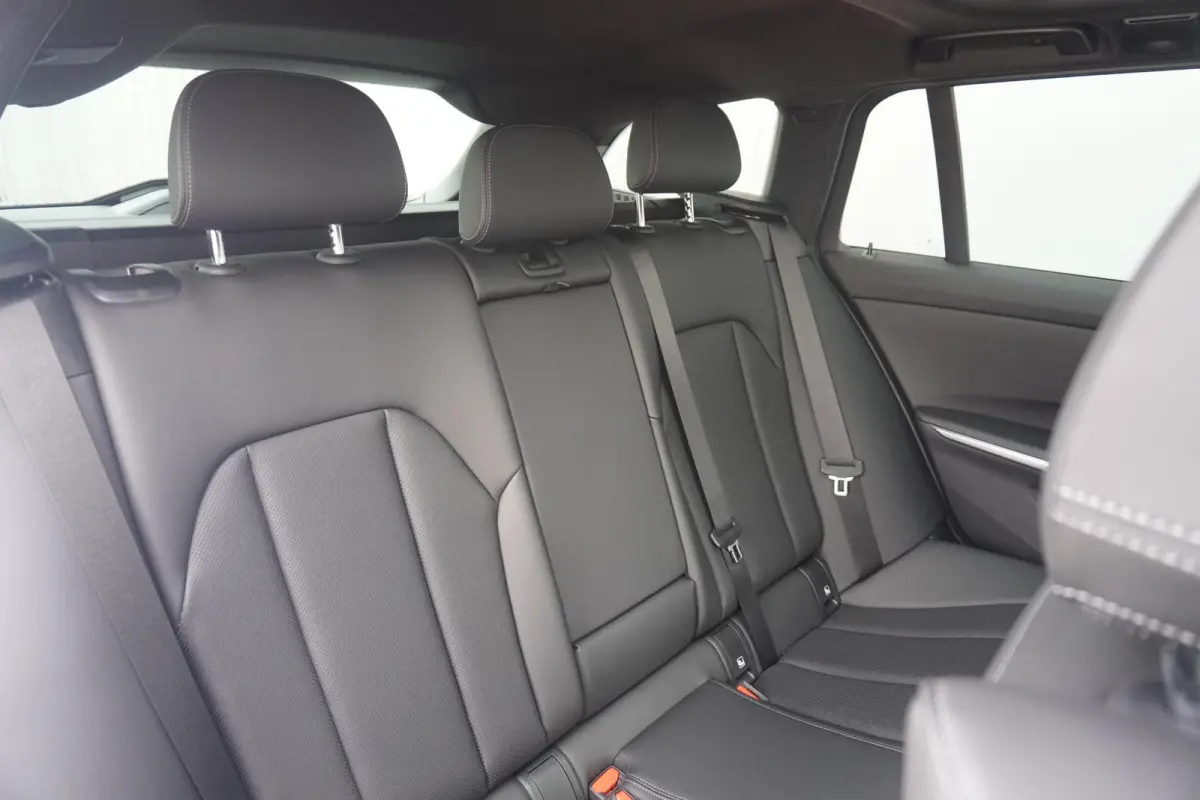330i xDrive M Sportpakket | Panoramadak | Active cruise control | HiFi | Stoelverwarming