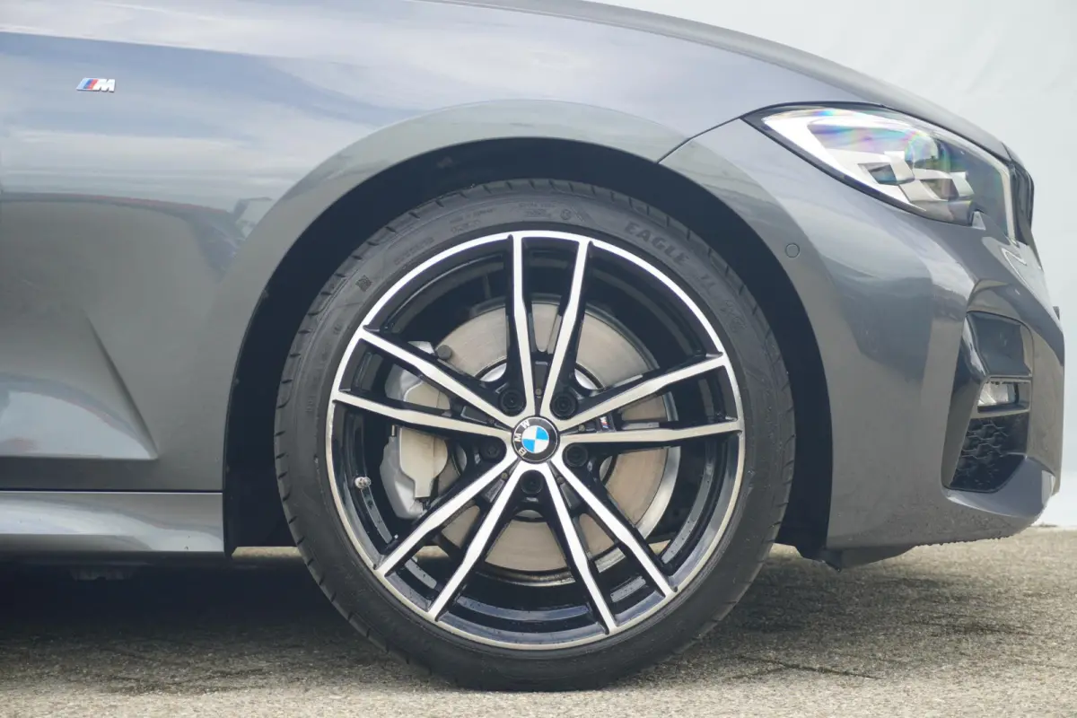 330i xDrive M Sportpakket | Panoramadak | Active cruise control | HiFi | Stoelverwarming