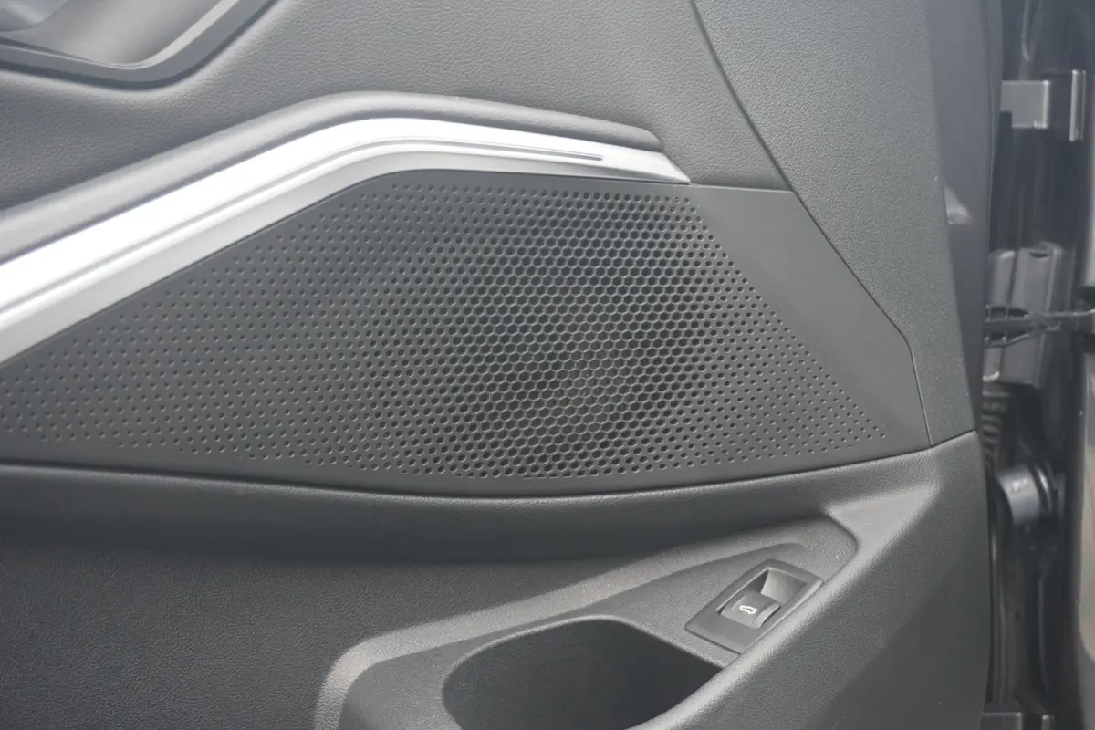 330i xDrive M Sportpakket | Panoramadak | Active cruise control | HiFi | Stoelverwarming