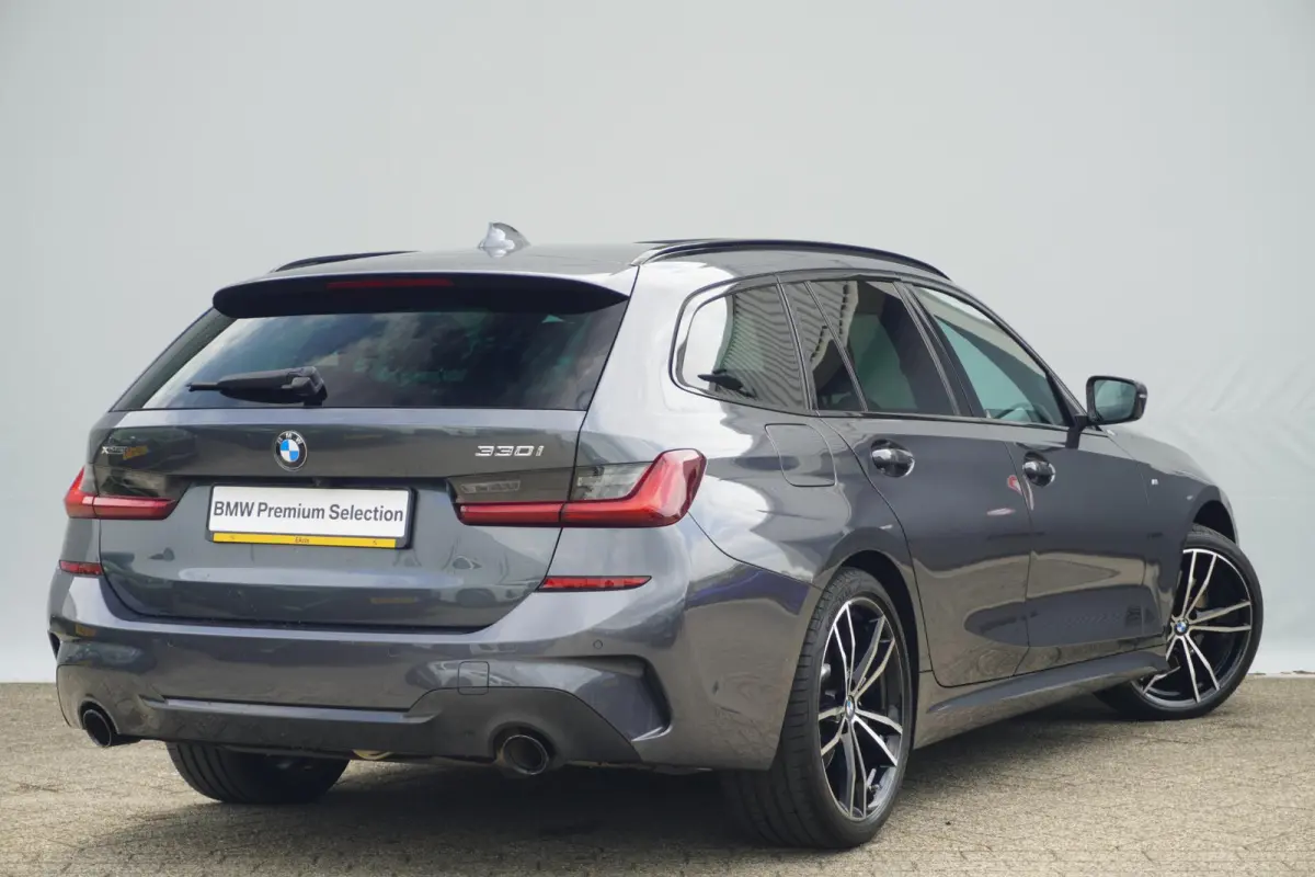 330i xDrive M Sportpakket | Panoramadak | Active cruise control | HiFi | Stoelverwarming