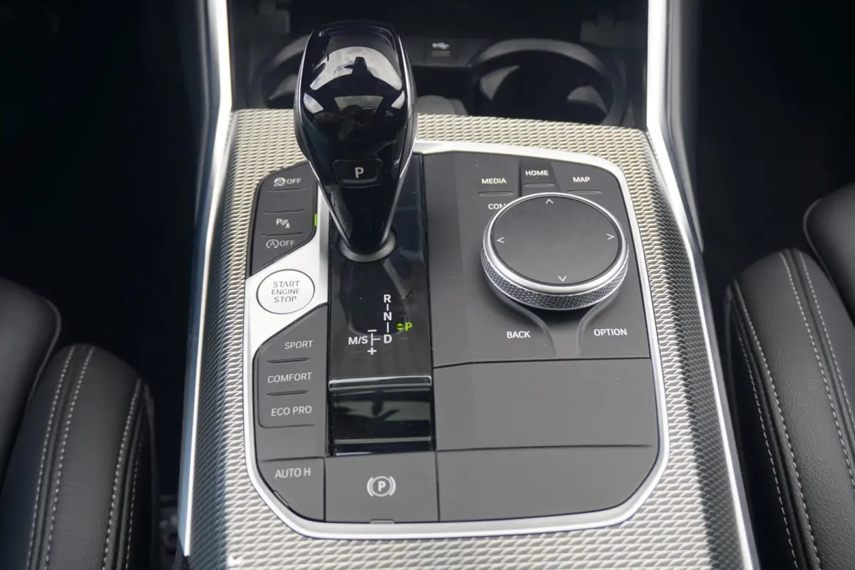 330i xDrive M Sportpakket | Panoramadak | Active cruise control | HiFi | Stoelverwarming