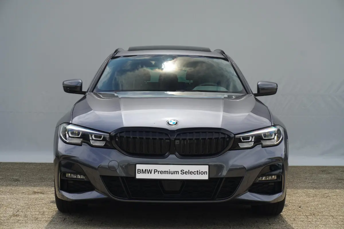 330i xDrive M Sportpakket | Panoramadak | Active cruise control | HiFi | Stoelverwarming