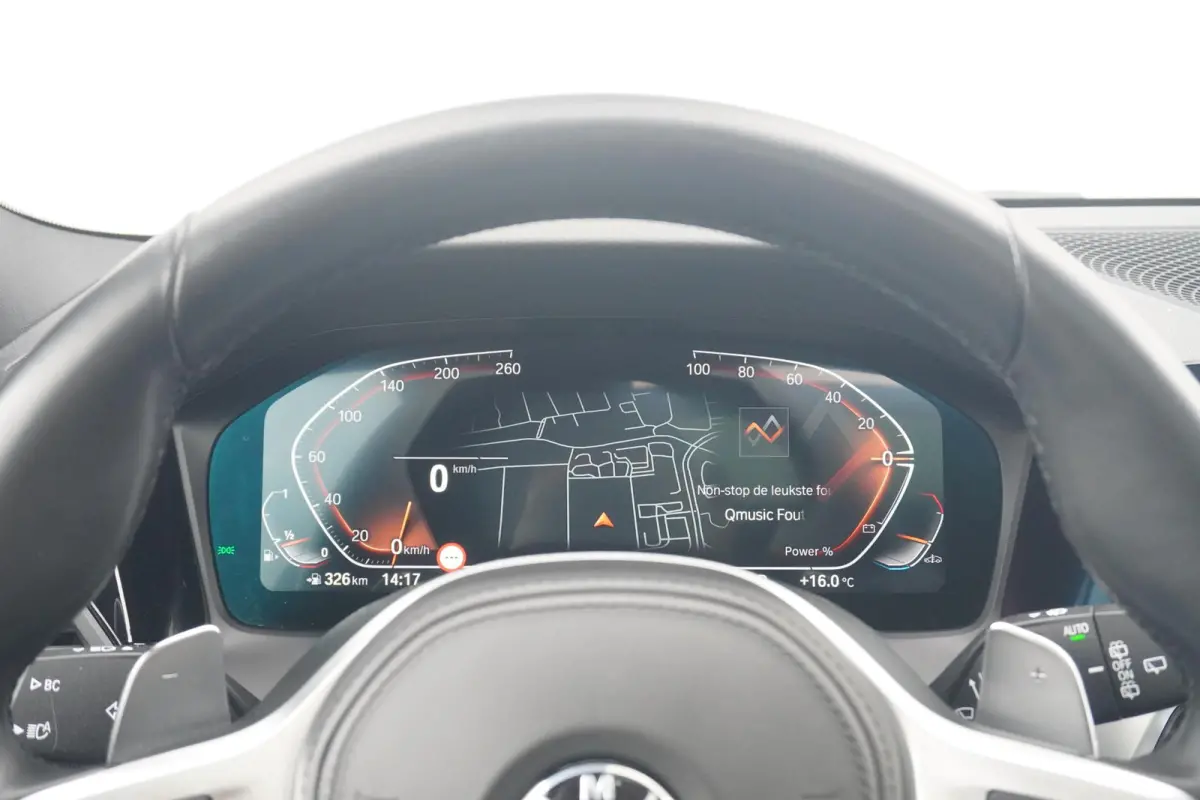 330i xDrive M Sportpakket | Panoramadak | Active cruise control | HiFi | Stoelverwarming