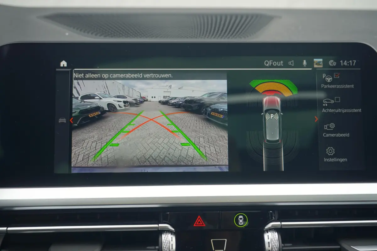 330i xDrive M Sportpakket | Panoramadak | Active cruise control | HiFi | Stoelverwarming