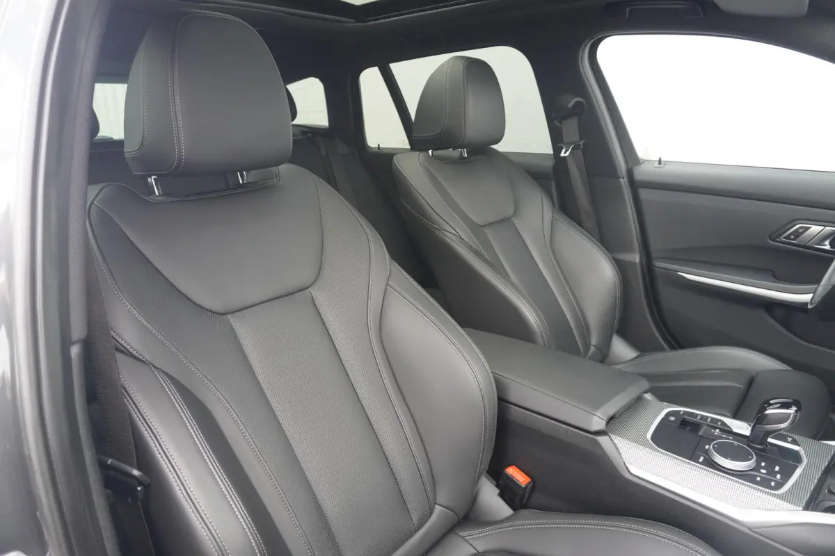 330i xDrive M Sportpakket | Panoramadak | Active cruise control | HiFi | Stoelverwarming