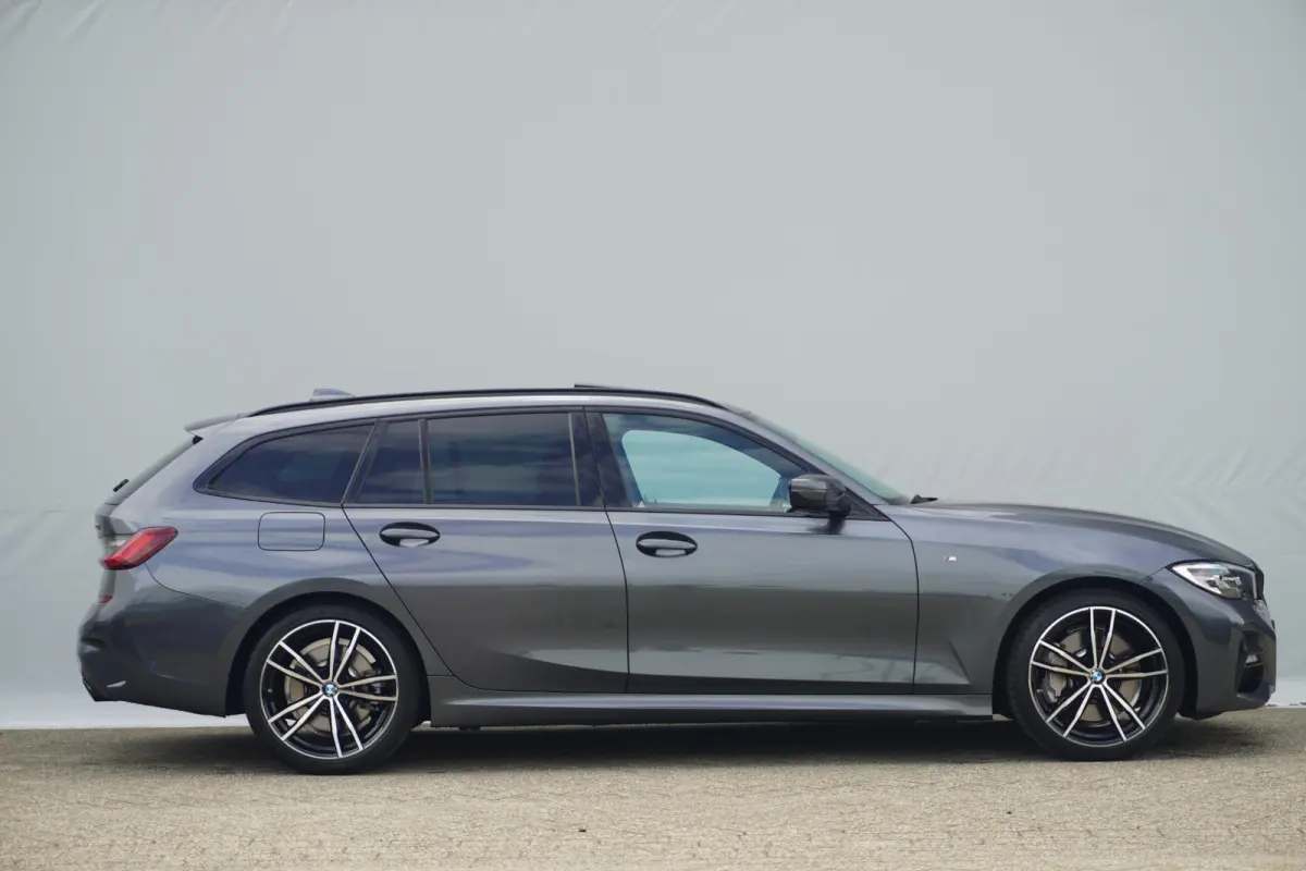 330i xDrive M Sportpakket | Panoramadak | Active cruise control | HiFi | Stoelverwarming