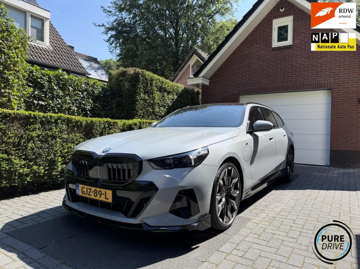 BMW 530e M Sport PRO Edition|Pano |Adapt |H&K |Trek BMW 5-serie 530e M Sport PRO Edition|Pano |Adapt |H&K |Trek