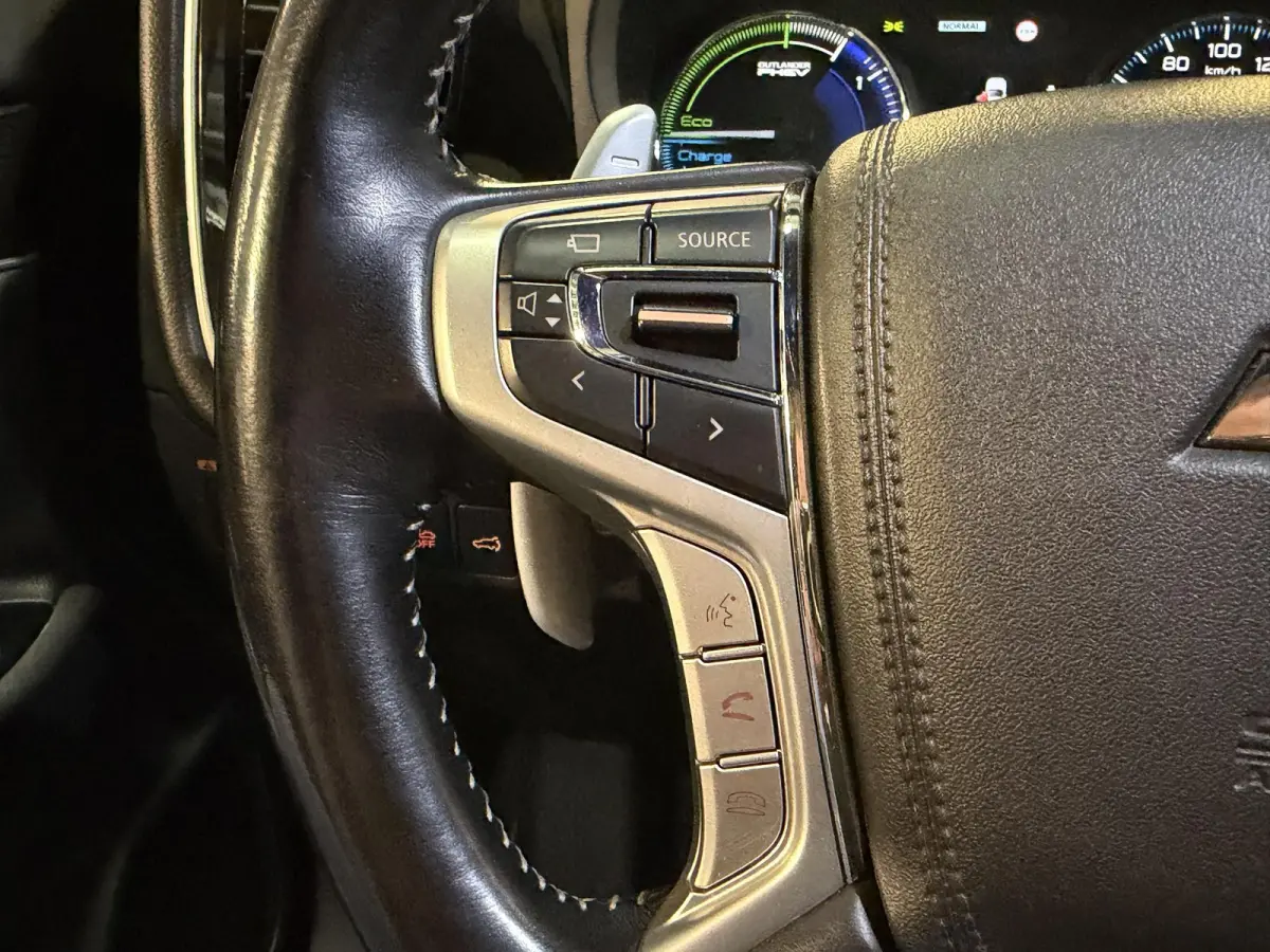 2.4 PHEV Instyle 18"/Trekhaak/LED/Leder/Stoel + stuurverwarming/Dodehoek/PDC v+a/360 Camera/Apple Carplay & Android Auto